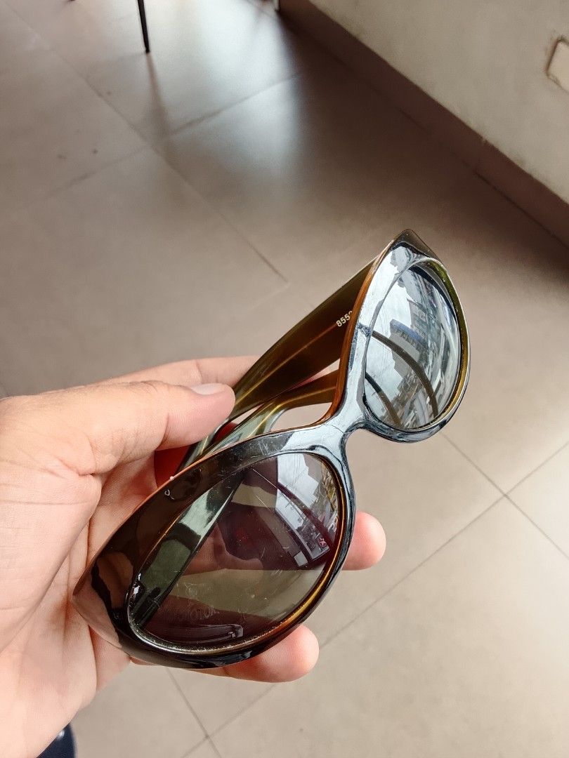 Vintage cat eye sunglasses (Category: Sunglasses & Eyewear) located in Manila. Submitted by newage.vintage (Listing ID 1461580258, Image 2). Description: - vintage cat eye sunglasses - 90's to 2000 era design - good condition.