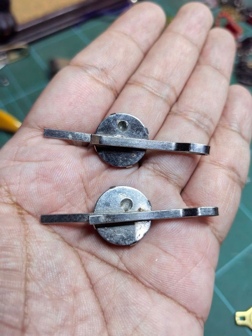 Vintage Coin Tie Clips (Category: Ties) located in Cebu City. Submitted by dudes_villanueva (Listing ID 1461574069, Image 2). Description: Tie Clip - Vintage Coin Tie Clips or Collar Bars Featuring British Monarchs - Pair 📌 Top Clip: Features a coin with the profile of King George VI ("GEORGIVS VI"). 📌 Bottom Clip: Features a coin with the profile of Queen Elizabeth II ("QUEEN ELIZABETH THE SECOND"). 📌 Style: Metal bar-style tie clips or colla