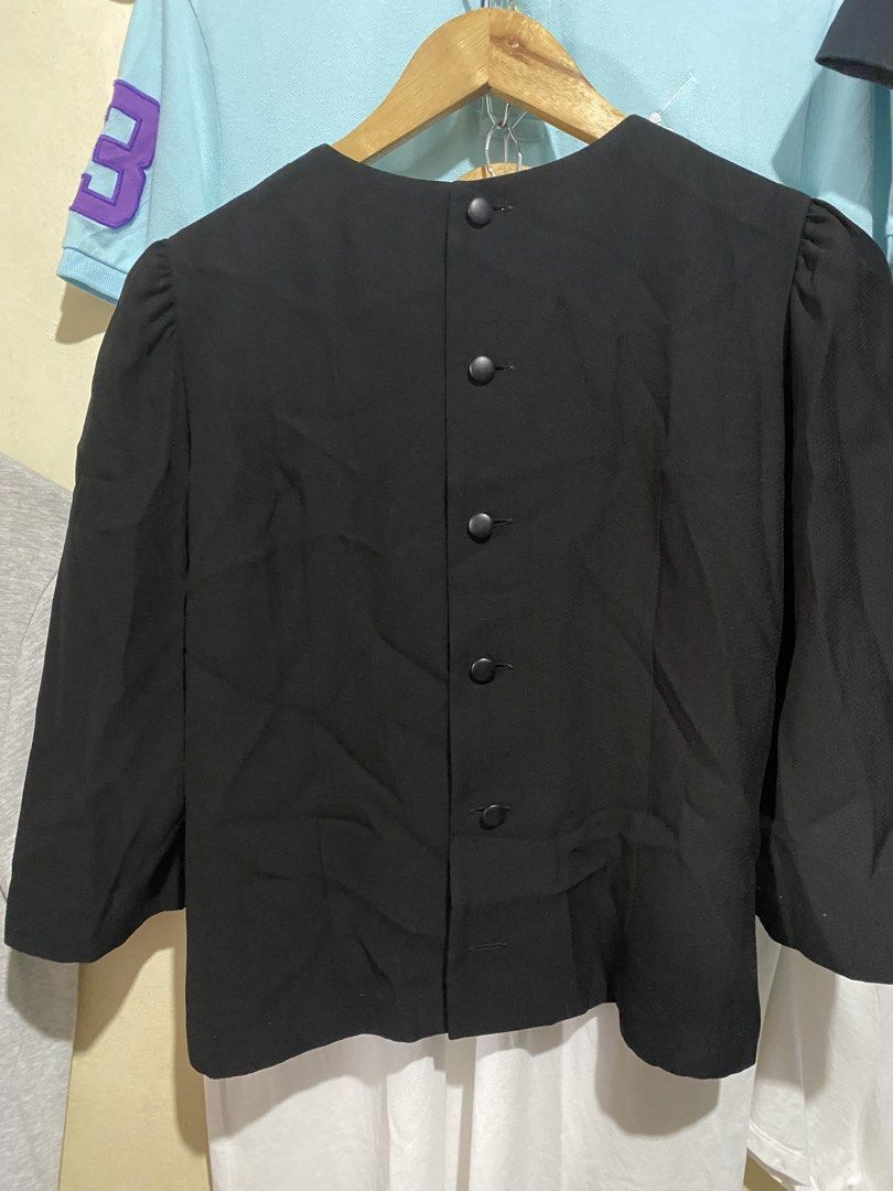 Vintage Givenchy (Category: Coats, Jackets and Outerwear) located in Antipolo. Submitted by mardyvaleza5 (Listing ID 1461593931, Image 2). Description: Size med Good condition .
