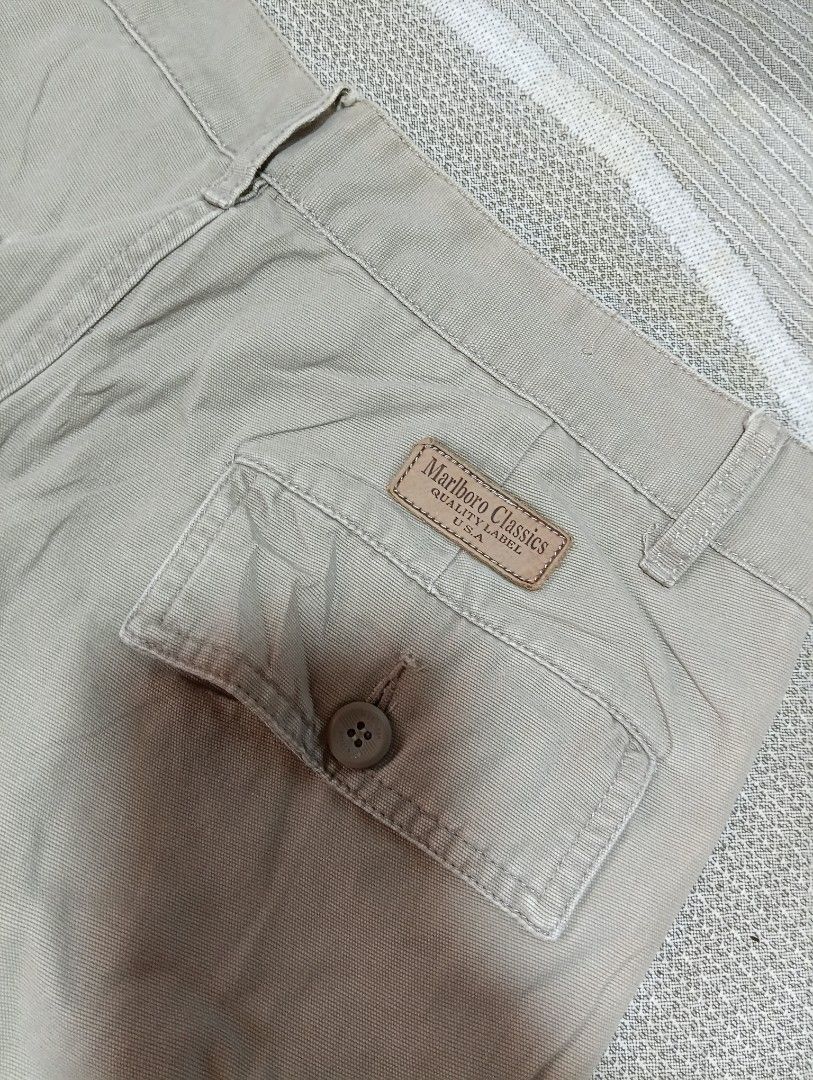 VINTAGE MARLBORO CHINO PANTS (Category: Chinos) located in Davao. Submitted by apconcept22 (Listing ID 1461698554, Image 1). Description: waist -34 Length - 40.