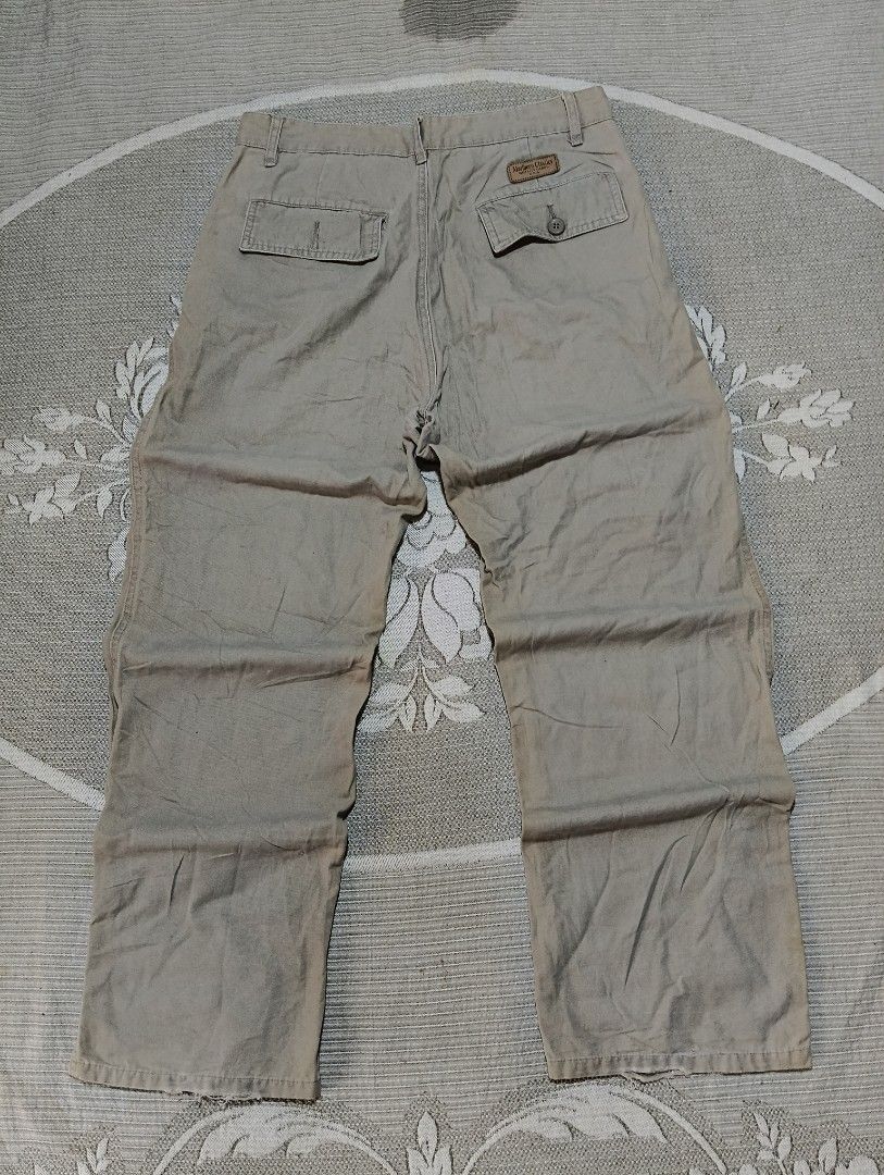 VINTAGE MARLBORO CHINO PANTS (Category: Chinos) located in Davao. Submitted by apconcept22 (Listing ID 1461698554, Image 2). Description: waist -34 Length - 40.