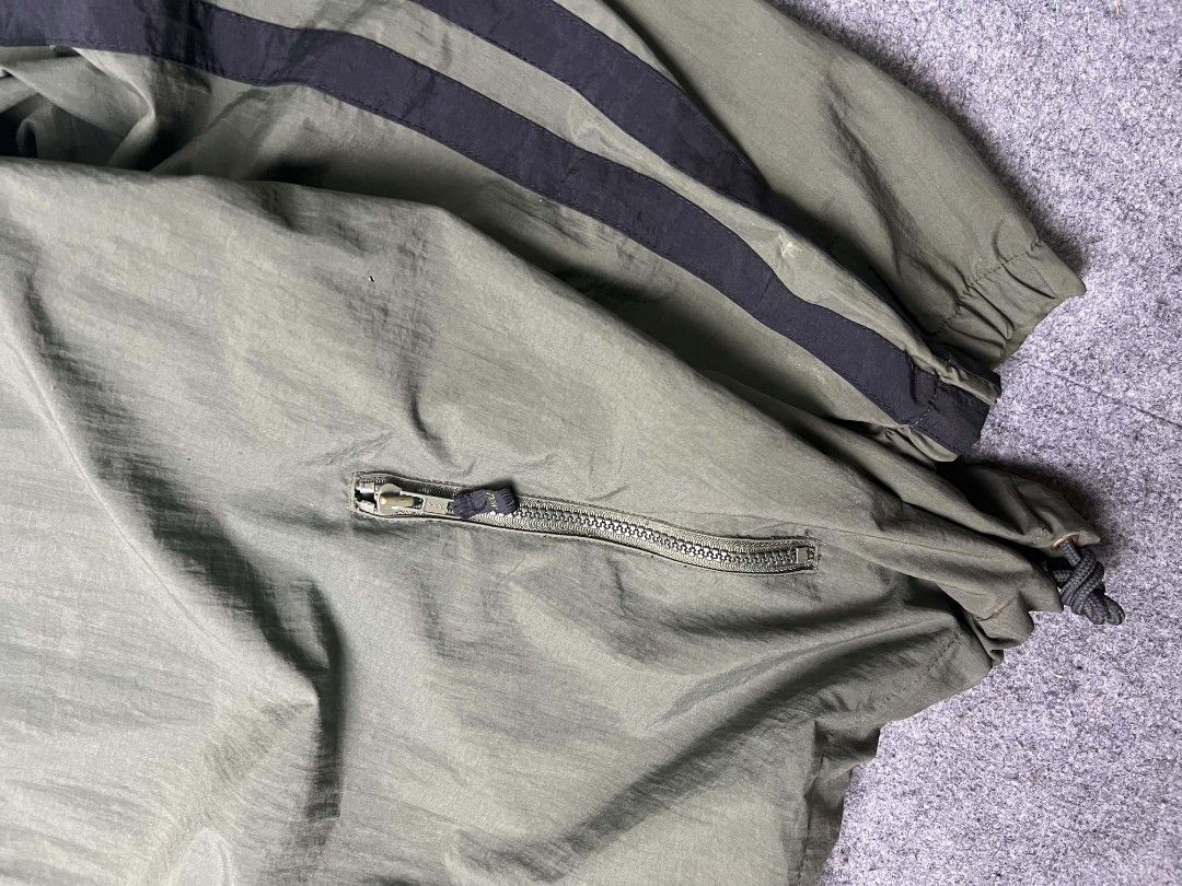 Vintage Nike 1990s Windbreaker (Category: Coats, Jackets and Outerwear) located in Rizal. Submitted by igthrift6days (Listing ID 1461796068, Image 3). Description: Dimes: 27x30 Size: L on tag best fit XL-2XL Condition: 9/10 Color rate: 10/10 Issue. Paint stain & small pinhole 📍Montalban Rizal 💳 PAYMENT Method ​Direct Transfer: GCash / Maya / MariBank ​🚚 SHIPPING & DELIVERY ​J&T Express: ₱85 – ₱165 shipping fee (varies by location/weight) Expre