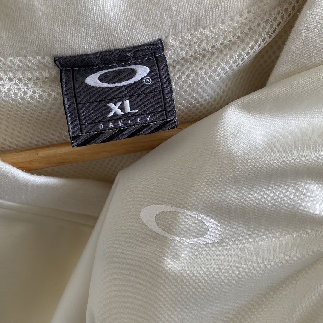 Vintage Oakley Vest Nylon Jacket (Category: Coats, Jackets and Outerwear) located in Davao. Submitted by bangers01 (Listing ID 1461723252, Image 2). Description: .