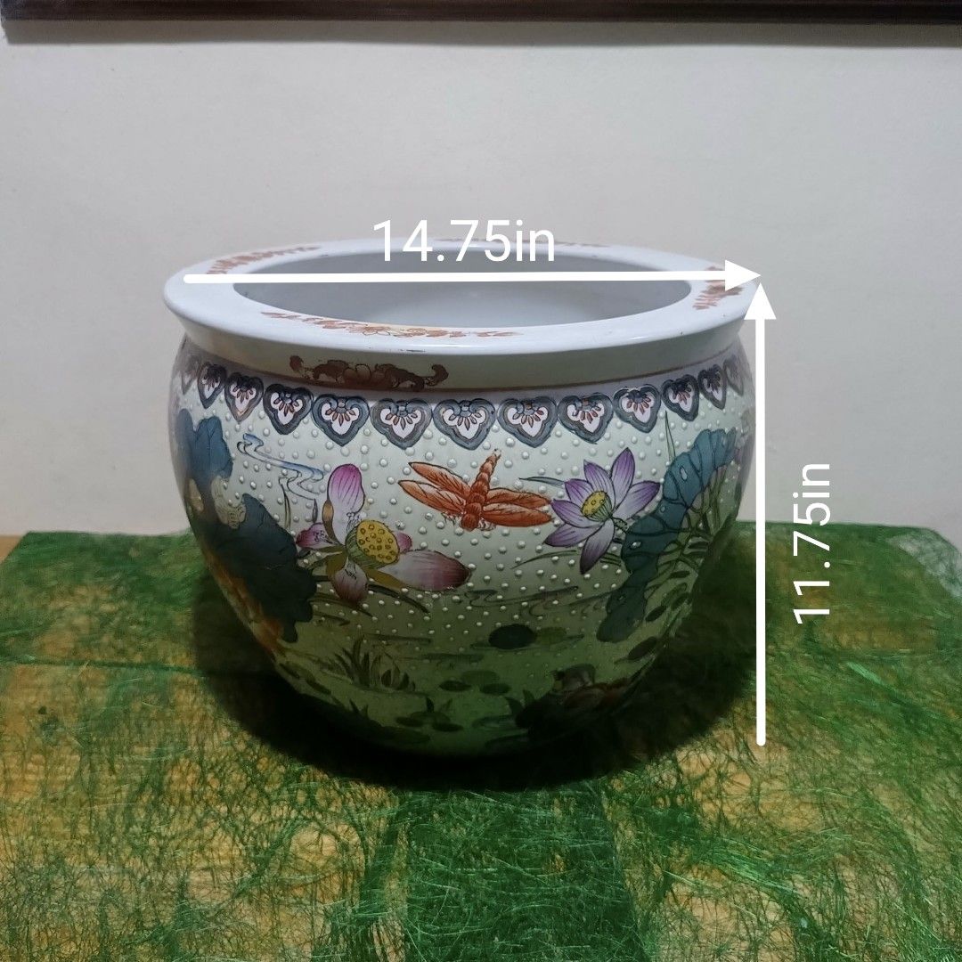 Vintage Oriental Vase/Planter (Category: Vases & Decorative Bowls) located in Manila. Submitted by gieboy65 (Listing ID 1461796673, Image 2). Description: Excellent Vintage Shape and Condition No Chips nor Hairline see Photos for References location Brgy Rizal Makati/Taguig MOP Gcash or Cash upon pick up.