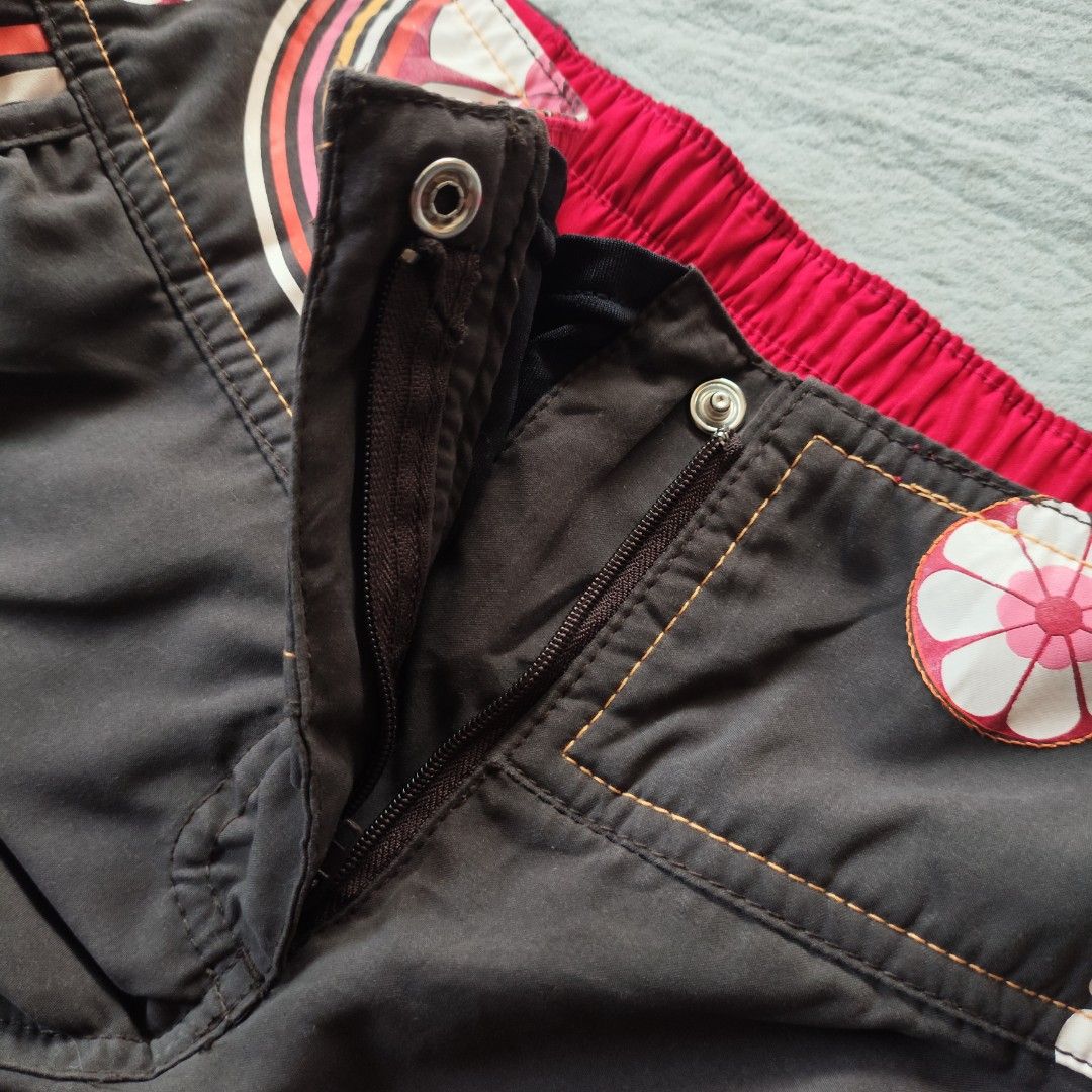 Vintage Roxy Highwaist Short (Category: Shorts) located in Balamban. Submitted by winston.jude (Listing ID 1461696222, Image 3). Description: small waist:30-32 length:9 like new condition no issues 480+sf🤝.
