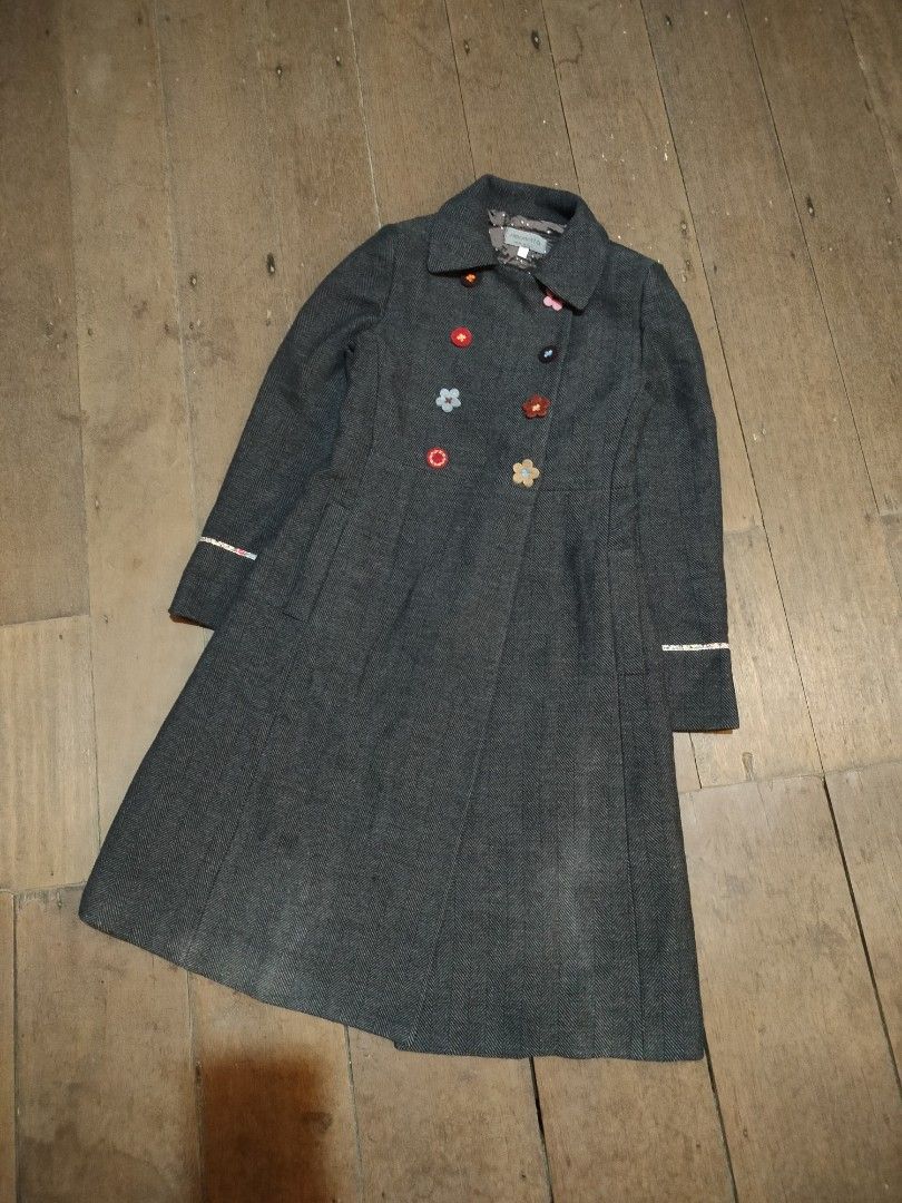 Vintage Simonetta Coat (Category: Coats, Jackets and Outerwear) located in Valencia. Submitted by thriftpingniever (Listing ID 1461607415, Image 1). Description: Vintage Simonetta Coat Made in Italy Dimes 17 Width x 39 Length Very Excellent condition.