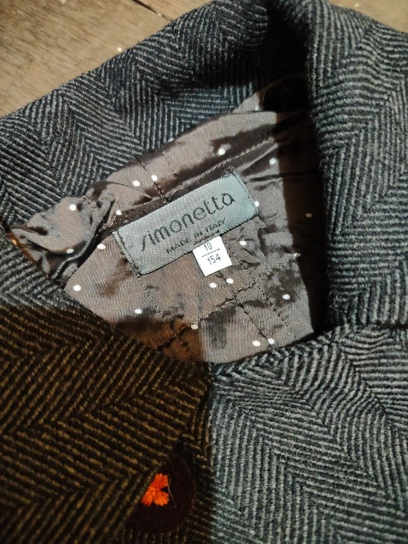 Vintage Simonetta Coat (Category: Coats, Jackets and Outerwear) located in Valencia. Submitted by thriftpingniever (Listing ID 1461607415, Image 2). Description: Vintage Simonetta Coat Made in Italy Dimes 17 Width x 39 Length Very Excellent condition.