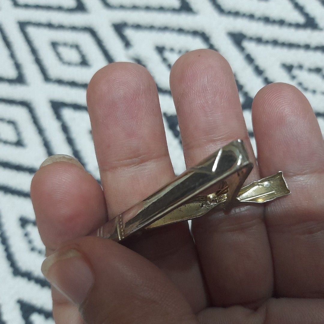 Vintage Tie clip (Category: Cuff Links) located in Bocaue. Submitted by marajapansurplus (Listing ID 1461684761, Image 3). Description: - Vintage tie clip - Features geometric patterned detailing - Secure clip mechanism - selling g as it is - Japan sourced item.