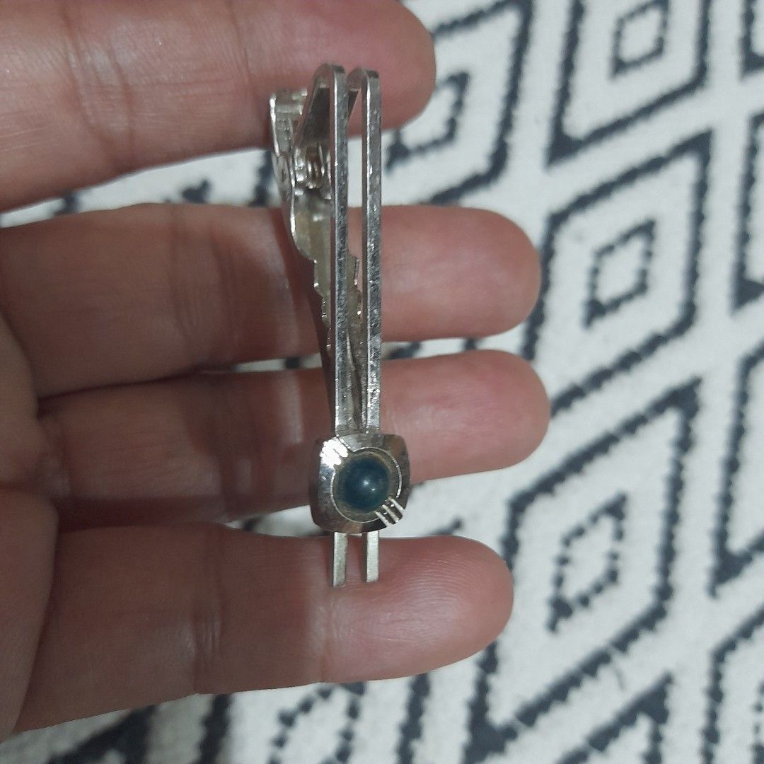 Vintage Tie Clip (Category: Ties) located in Bocaue. Submitted by marajapansurplus (Listing ID 1461687407, Image 1). Description: - Vintage tie clip - Features a small, dark stone - Classic and elegant design - Suitable for formal wear - selling as it is - Japan sourced item.