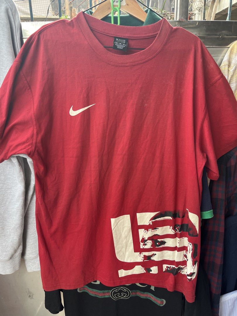 VINTAGE Y2K NIKE LEBRON JAMES (Category: Tshirts & Polo Shirts ) located in Legazpi City. Submitted by shop.grail.ph (Listing ID 1461607264, Image 1). Description: AUTHENTIC Y2k nike LBJ MEDIUM CAN FIT LARGE TO XL L29 W22-23 Minor signs of usage.