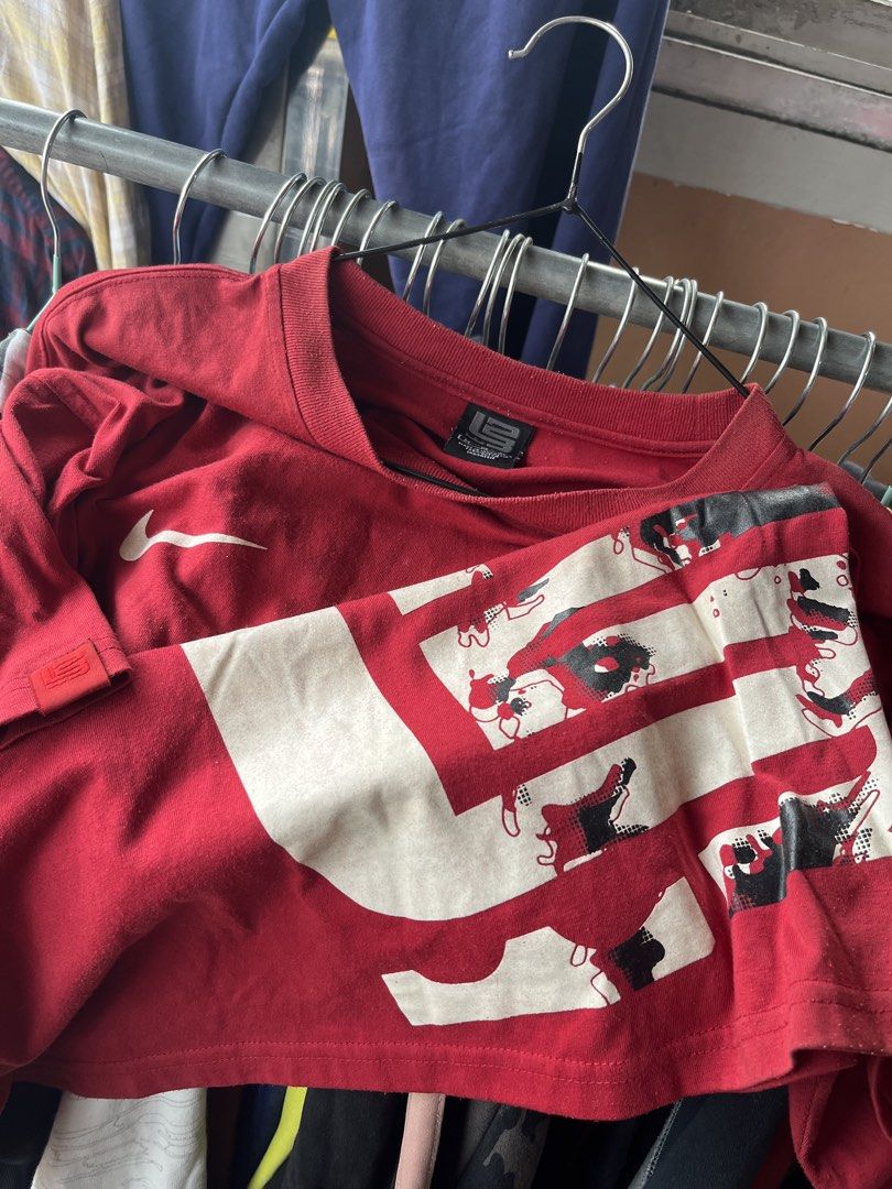 VINTAGE Y2K NIKE LEBRON JAMES (Category: Tshirts & Polo Shirts ) located in Legazpi City. Submitted by shop.grail.ph (Listing ID 1461607264, Image 2). Description: AUTHENTIC Y2k nike LBJ MEDIUM CAN FIT LARGE TO XL L29 W22-23 Minor signs of usage.