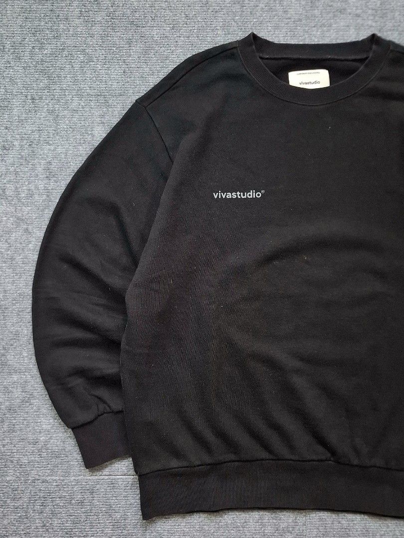 VIVASTUDIO Black Sweatshirt (Category: Coats, Jackets and Outerwear) located in Las Pinas. Submitted by nevergetsold.ph (Listing ID 1461746875, Image 3). Description: VIVASTUDIO Black Sweatshirt Dimentions (inches) Width: 28 Length: 29 Sleeve Lenght: 27 Issues: none.