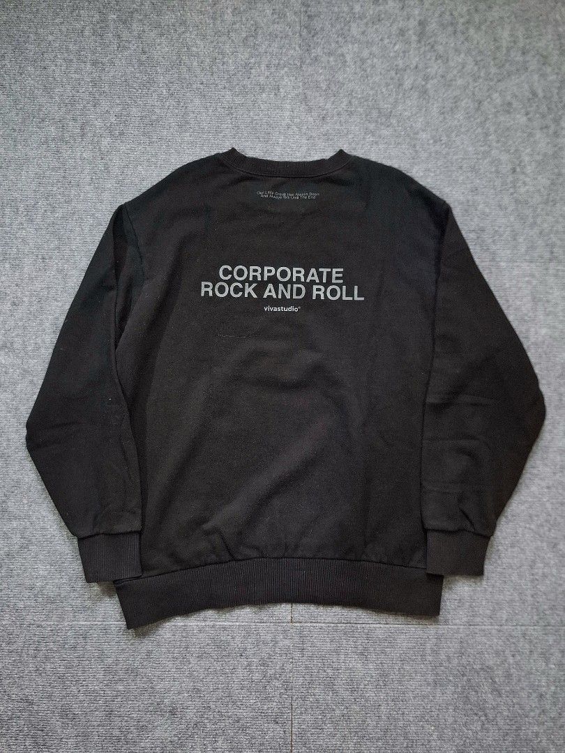 VIVASTUDIO Black Sweatshirt (Category: Coats, Jackets and Outerwear) located in Las Pinas. Submitted by nevergetsold.ph (Listing ID 1461746875, Image 2). Description: VIVASTUDIO Black Sweatshirt Dimentions (inches) Width: 28 Length: 29 Sleeve Lenght: 27 Issues: none.