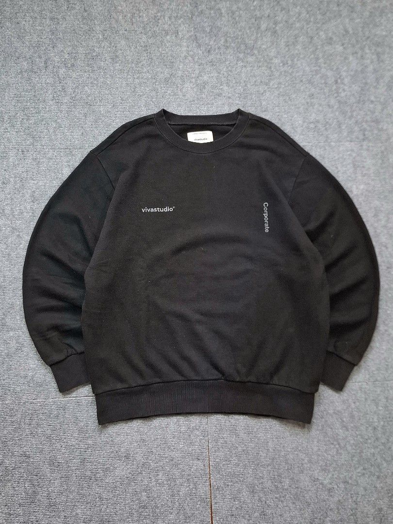 VIVASTUDIO Black Sweatshirt (Category: Coats, Jackets and Outerwear) located in Las Pinas. Submitted by nevergetsold.ph (Listing ID 1461746875, Image 1). Description: VIVASTUDIO Black Sweatshirt Dimentions (inches) Width: 28 Length: 29 Sleeve Lenght: 27 Issues: none.