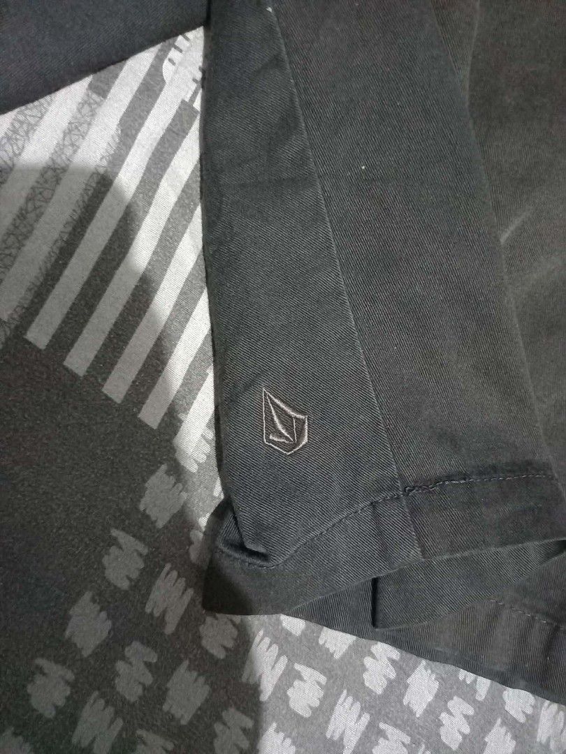 Volcom Black Shorts Size 33 (Category: Shorts) located in Panabo. Submitted by khimmyirish_ki021126 (Listing ID 1461679813, Image 2). Description: - Volcom black shorts - Size 33 - Classic, everyday style - Features Volcom logo on front and back - Button and zip closure - Two side pockets - Two back pockets - Versatile wardrobe staple.