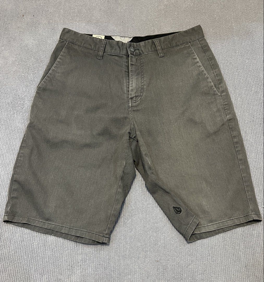 Volcom Chino Shorts skate shorts (Category: Chinos) located in Aparri. Submitted by amnorthloots (Listing ID 1461573725, Image 1). Description: Excellent condition Color rate 9/10 Color acid wash No issue Waistline 30” Length 20”.