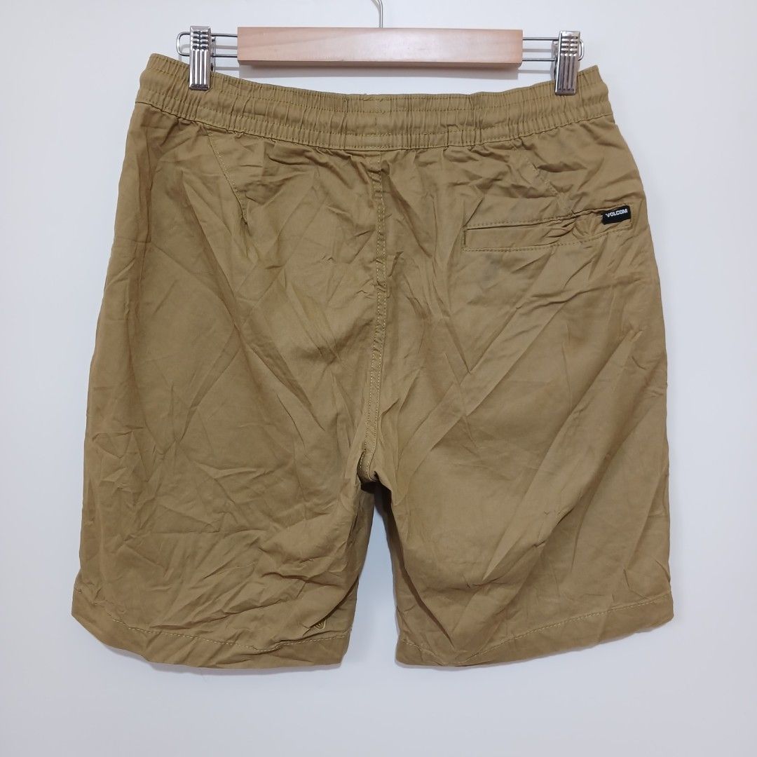 VOLCOM SHORT (Category: Shorts) located in Ozamiz City. Submitted by 2nd.sight (Listing ID 1461660142, Image 1). Description: *wash b4 wearing (fresh from bale) Size:small W: 30-33 L: 19 hem: 10 like new Last pic washable.
