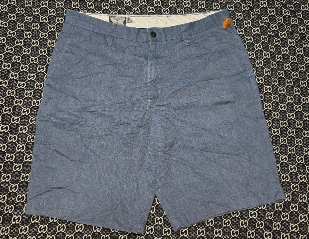 Volcom Shorts (Category: Shorts) located in Hinigaran. Submitted by thrift_street_6106 (Listing ID 1461797365, Image 2). Description: Volcom Size'35'36. Length '22'5. Exclnt cond. Non issue. Need wash only. 450+Sf.