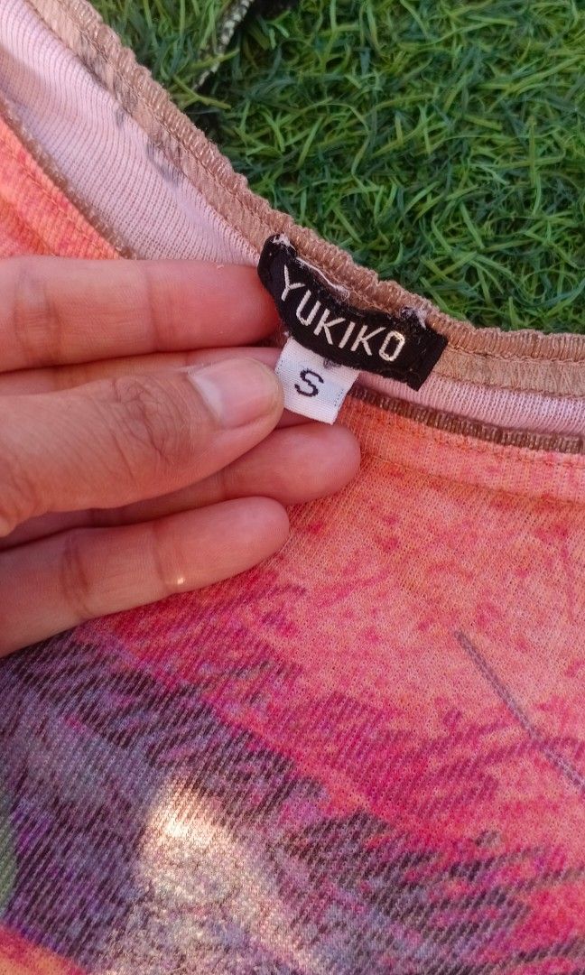 VTG YUKIKO 3/4 printed top (Category: Longsleeves) located in Castillejos. Submitted by lkthrifties (Listing ID 1461627962, Image 2). Description: very good condition small on tag.