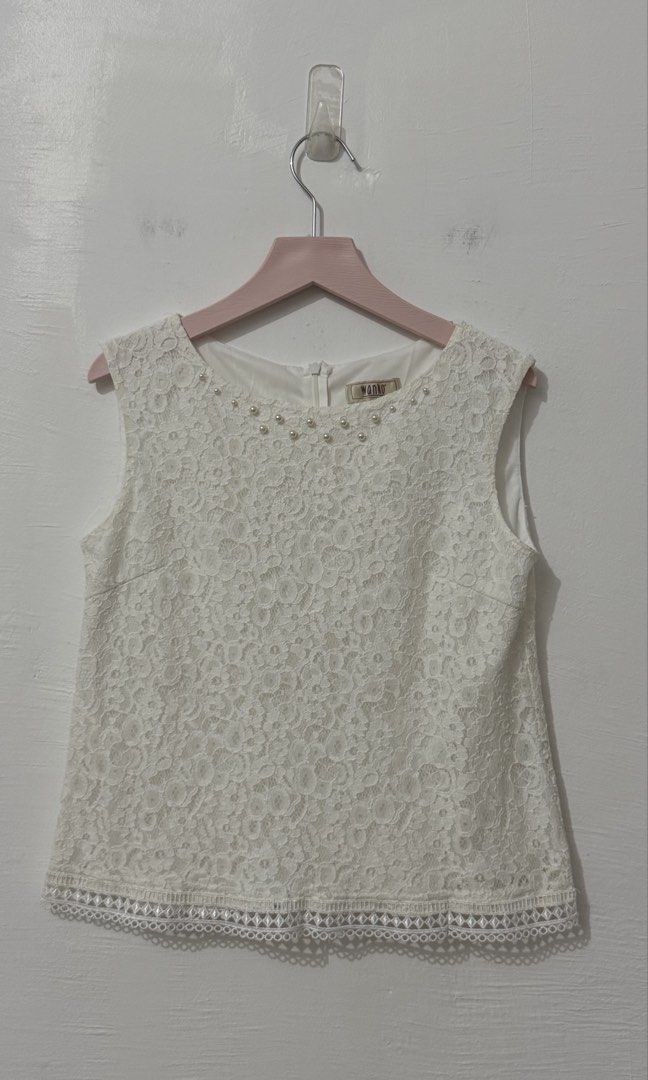 Wanko lace with beads top (Category: Sleeveless) located in Cordova. Submitted by thedecluterrer (Listing ID 1461583661, Image 1). Description: .