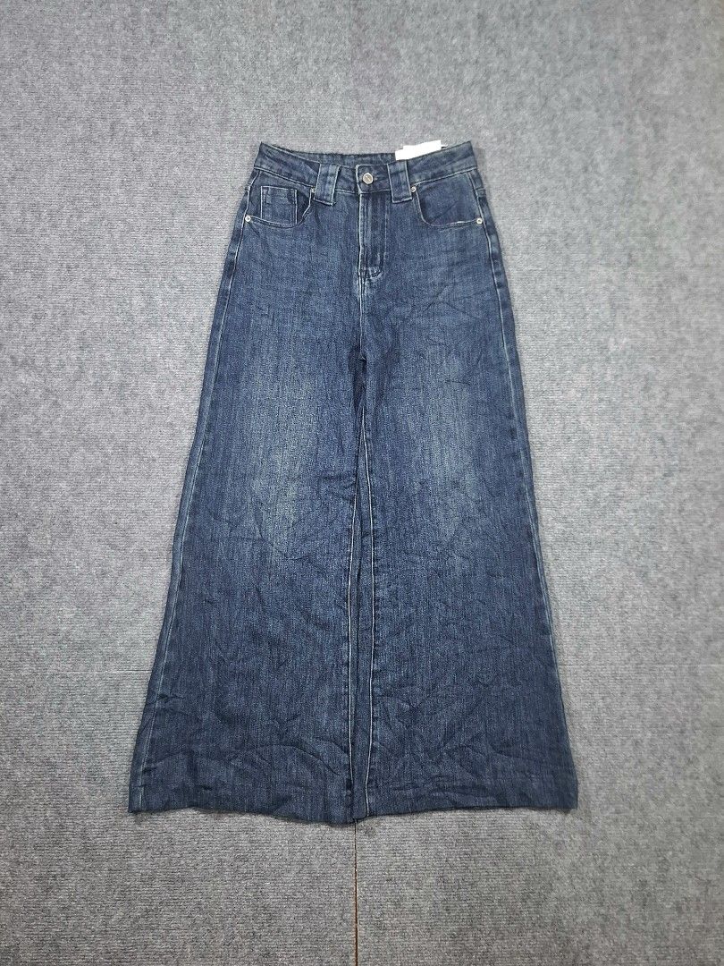 Washed Denim Baggy Wide Jeans (Category: Jeans) located in Las Pinas. Submitted by nevergetsold.ph (Listing ID 1461748411, Image 1). Description: Washed Denim Baggy Wide Jeans Dimentions (inches) Waist: 28 Length: 38 Thigh: 11 Leg Opening: 13 Issues: none.