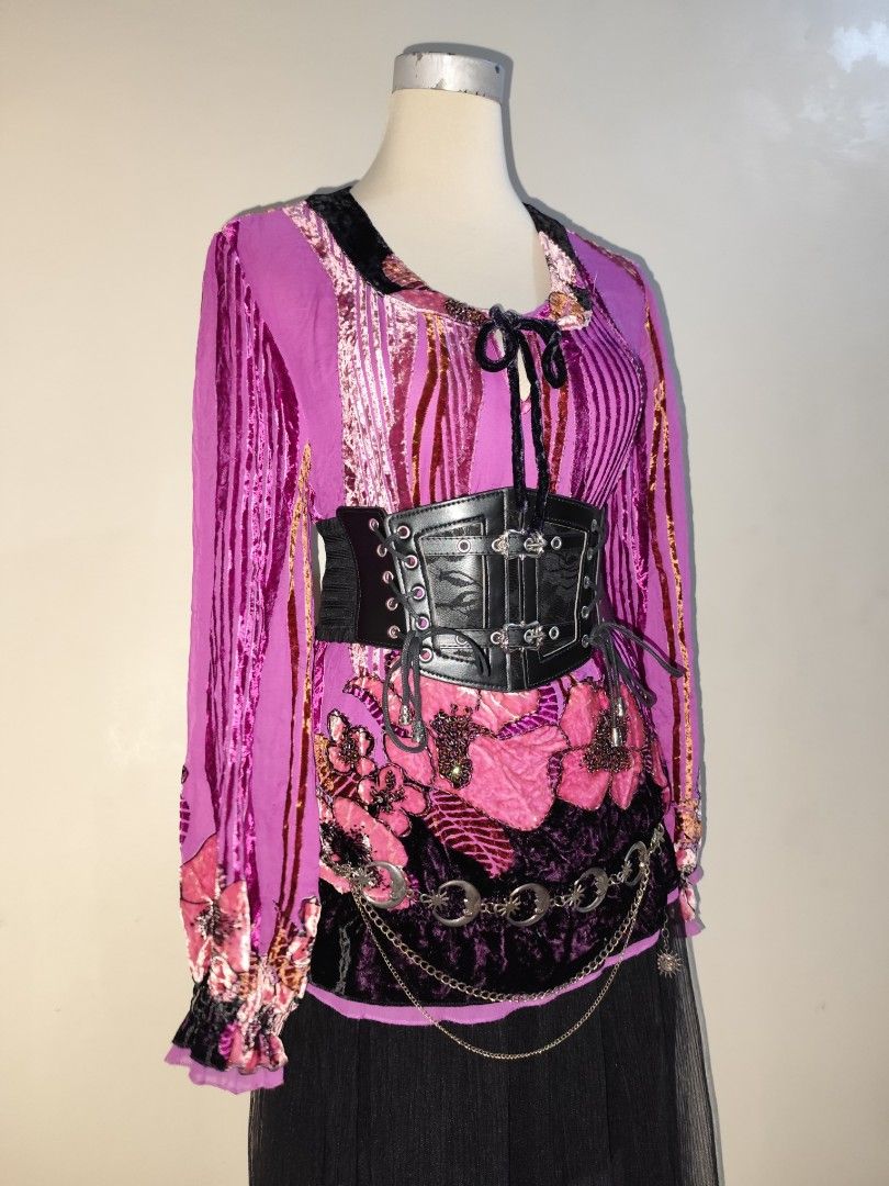 Whimsy Goth SET (Category: Sets or Coordinates) located in Manila. Submitted by meowl_vault (Listing ID 1461725634, Image 3). Description: 2 Items skirt and beaded top only accessories are not included.
