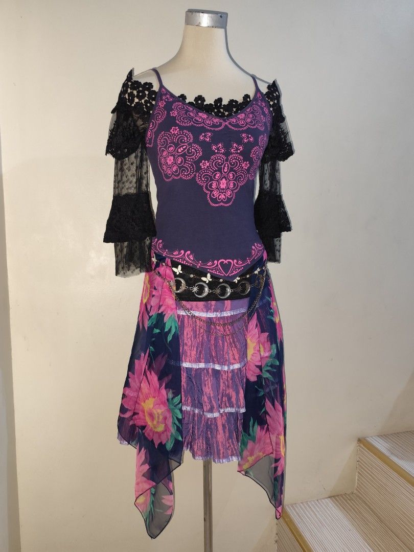 Whimsy goth SET (Category: Sets or Coordinates) located in Manila. Submitted by meowl_vault (Listing ID 1461719136, Image 1). Description: 300 each set 700 accessories not included 4 Items. Size: S—M 2 tops 1 scarf & skirt.