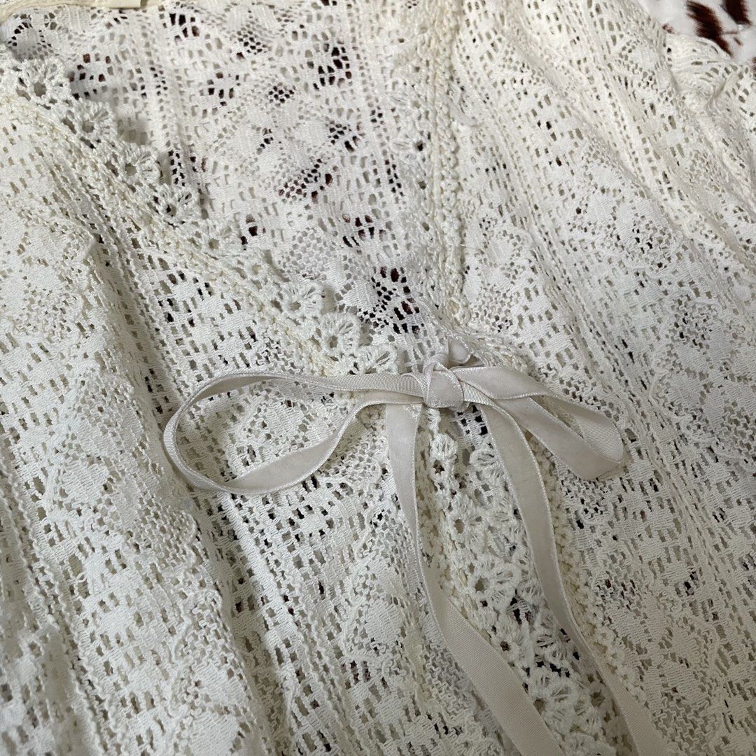 White bolero (Category: Others Tops) located in Manila. Submitted by bamz.col (Listing ID 1461708408, Image 2). Description: 𝜗𝜚˚⋆ White Bolero • small - large • washed (ready to wear) • flaws: none • condition: 10/10 𐙚˚࿔ no to joy miners | no deleting comments | no cancellations | don’t mine if you cannot pay on time. mop: gcash mod: J&T.