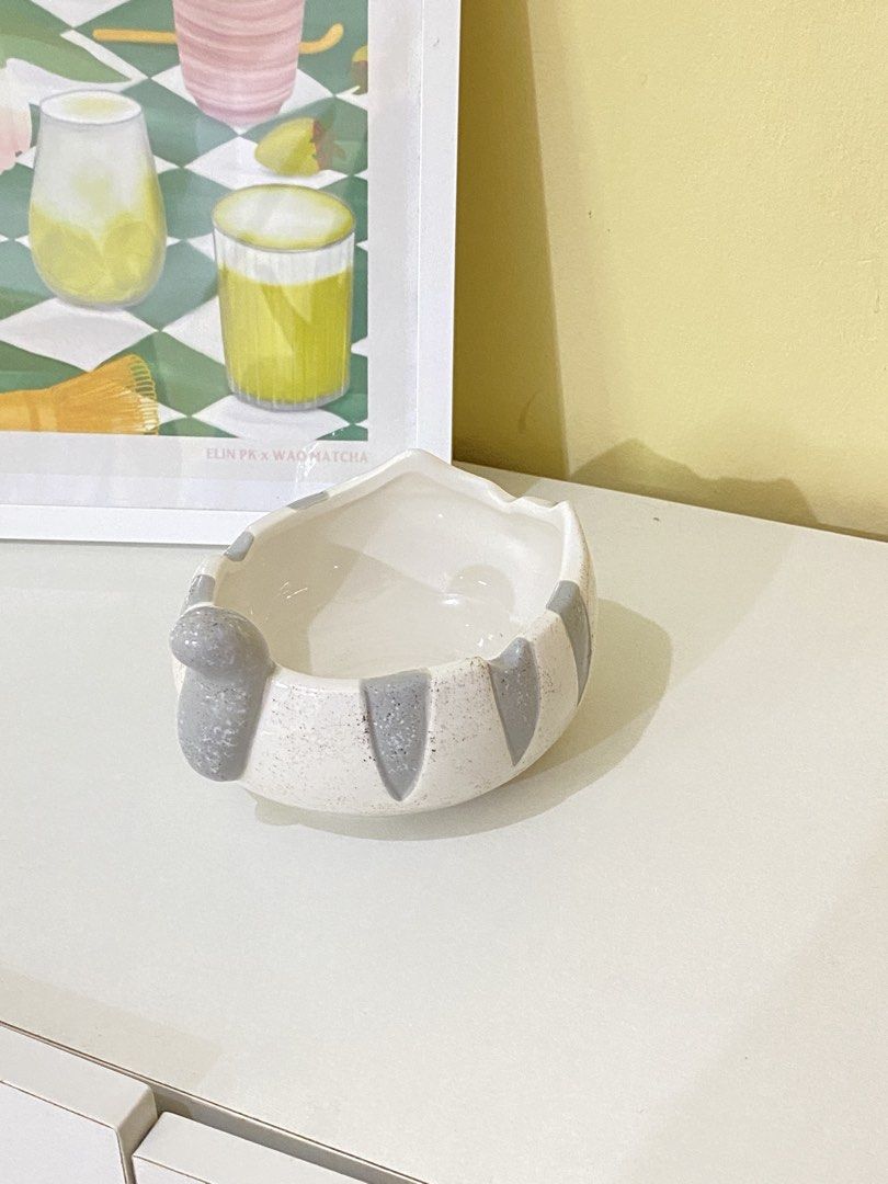 WHITE CAT TRINKET HOLDER/ASH TRAY (Category: Other Kitchenware & Tableware) located in Dasmarinas. Submitted by hannah.oakph (Listing ID 1461750986, Image 2). Description: .