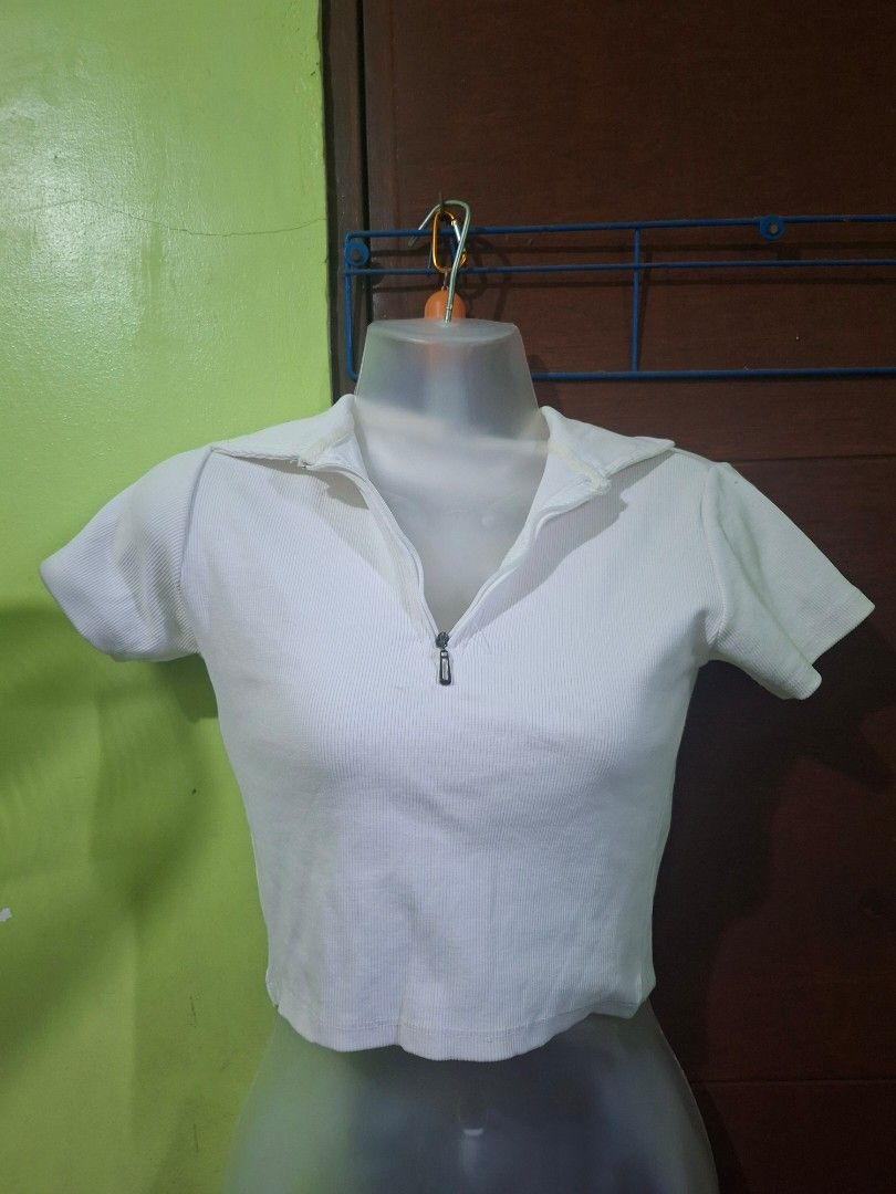 White cropped polo (Category: Shirts) located in Pasig City. Submitted by santosraym55455 (Listing ID 1461732958, Image 1). Description: Small cropped polo used but not abused rfs: its small on me, I am a medium.