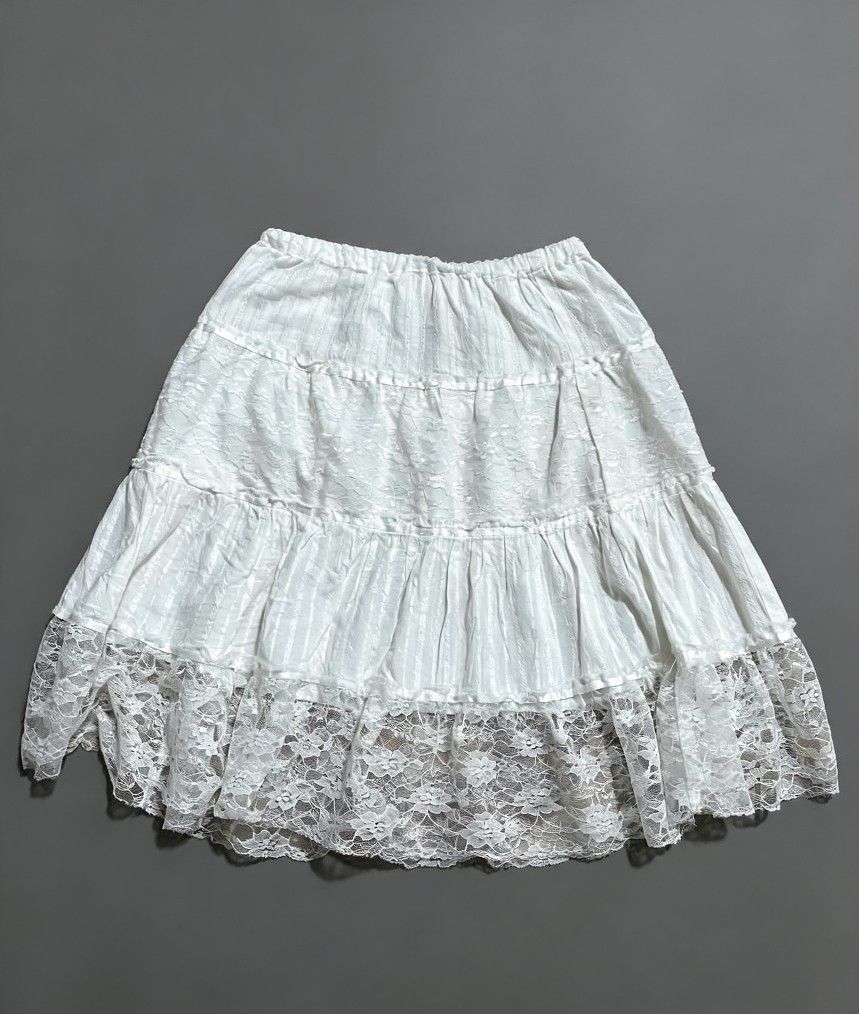 WHITE LACE TIERED MINI SKIRT (Category: Skirts) located in Malabon City. Submitted by arc___wear (Listing ID 1461763405, Image 1). Description: WHITE LACE TIERED MINI SKIRT - SIZE XS TO MEDIUM - ISSUE YELLOW STAIN/WASHABLE - GOOD CONDITION - DM FOR MORE DETAILS AND PICS.