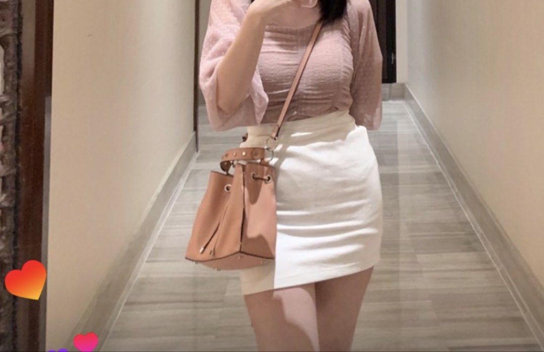 white mini skirt (Category: Skirts) located in Anda. Submitted by disaccharide (Listing ID 1461706903, Image 2). Description: waist size 24-25.