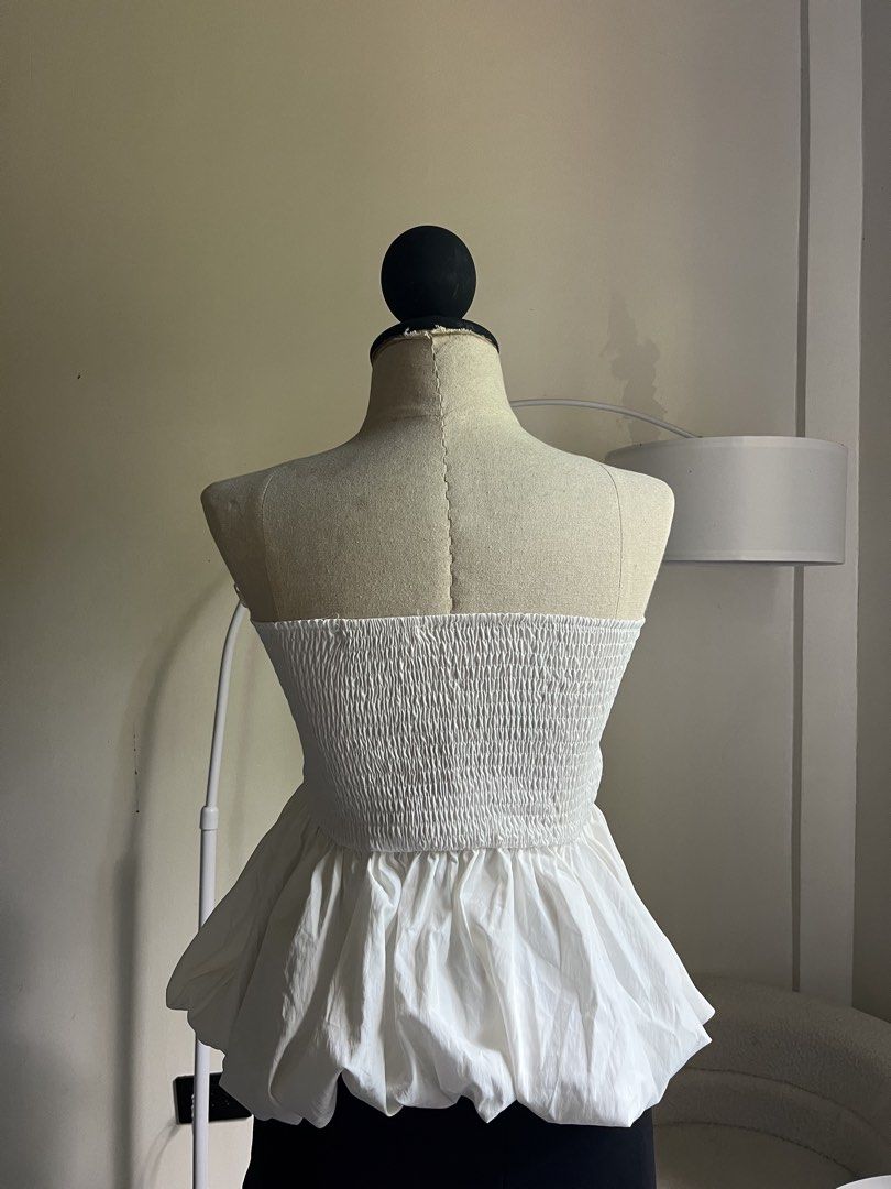 white peplum tube top (Category: Others Tops) located in Gasan. Submitted by sellcouth (Listing ID 1461627459, Image 2). Description: m.