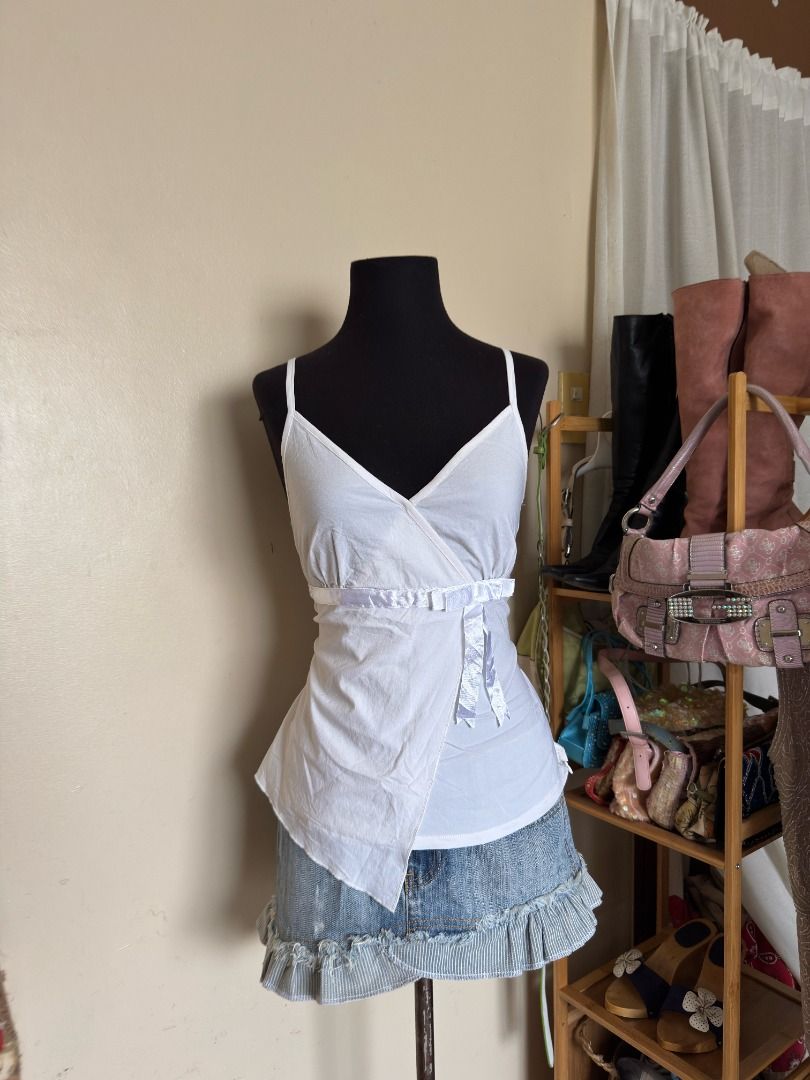 White Ribbon Top (Category: Sleeveless) located in Cebu City. Submitted by marikit_thrift (Listing ID 1461690317, Image 2). Description: White Ribbon Top -stretchy material -zips at the side -b-28-36, l -17.