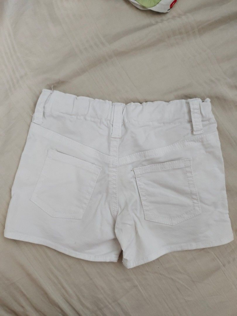 White Shorts (Category: Babies & Kids Fashion) located in Imus. Submitted by saritacaredandpreloved (Listing ID 1461627582, Image 1). Description: - Classic white shorts Brand: Basics.