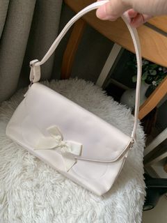(Category: ) located in . Submitted by iloveyou_preloved (Listing ID 1461616345, Image 1). Description: .