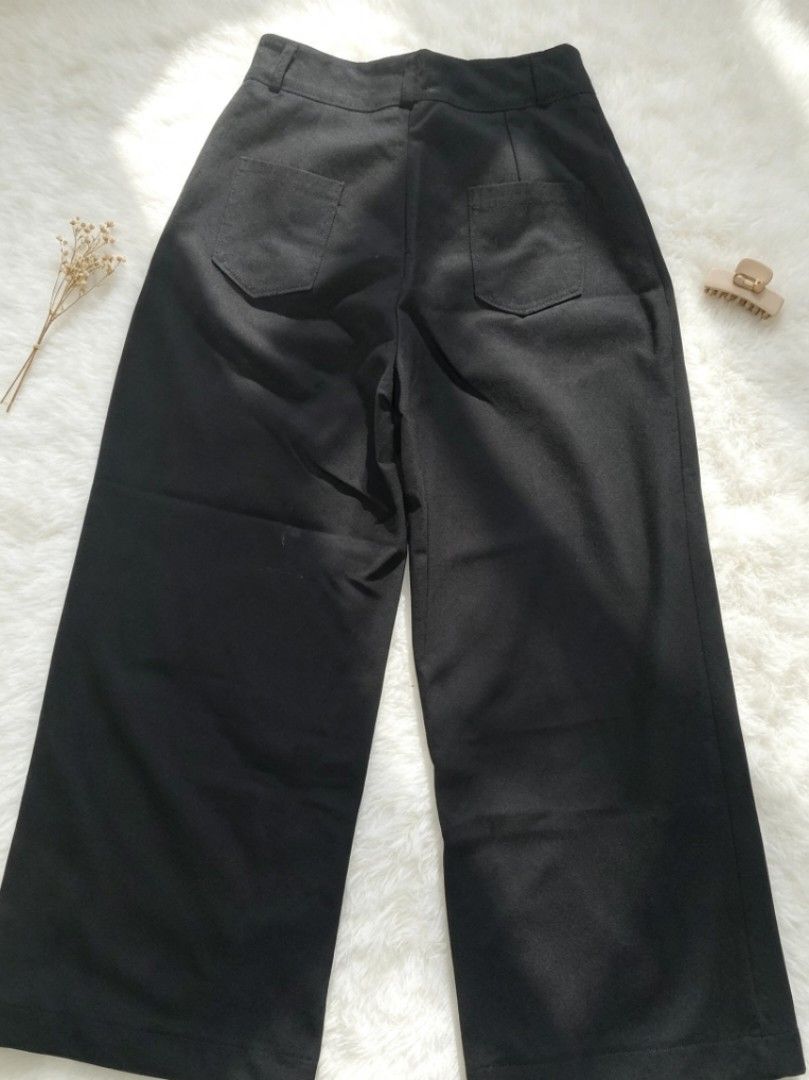 Wide leg Trouser (Category: Other Bottoms) located in Valenzuela. Submitted by bravemountain89 (Listing ID 1461664992, Image 3). Description: this casual pants features a highwaist design offering a flattering fit with a straight and wide leg design. It has two pockets in front and two pockets at the back. color: black ;size:Large. Waist:29-30 inches ;Length:38.5 inches.