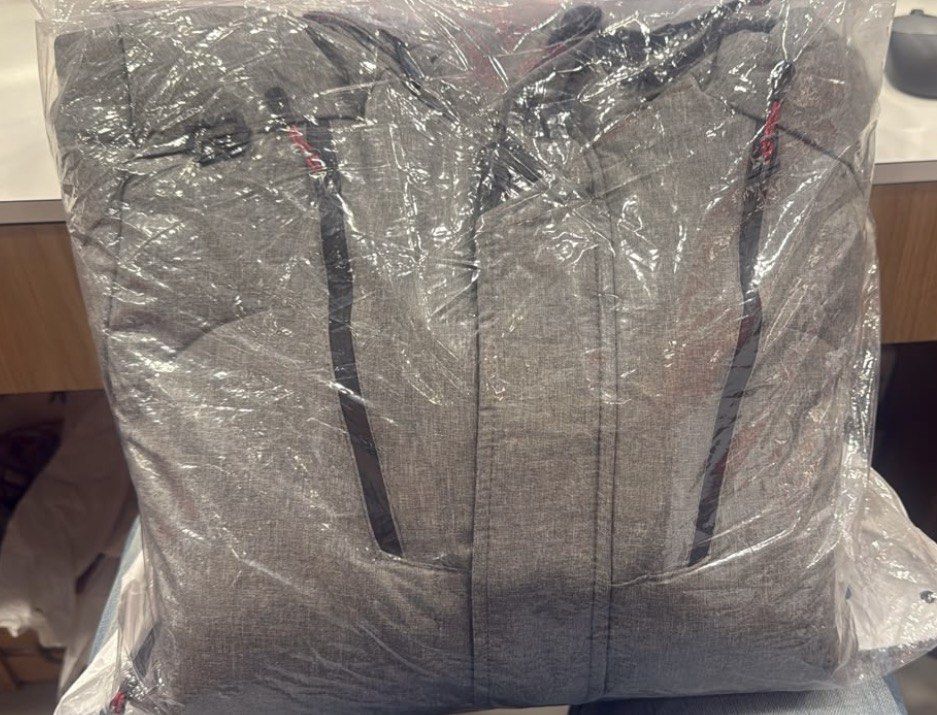 Winter jacket (Category: Coats, Jackets and Outerwear) located in Singapore. Submitted by deus_1990 (Listing ID 1461612094, Image 2). Description: This 175-185cm height 70-80kg.