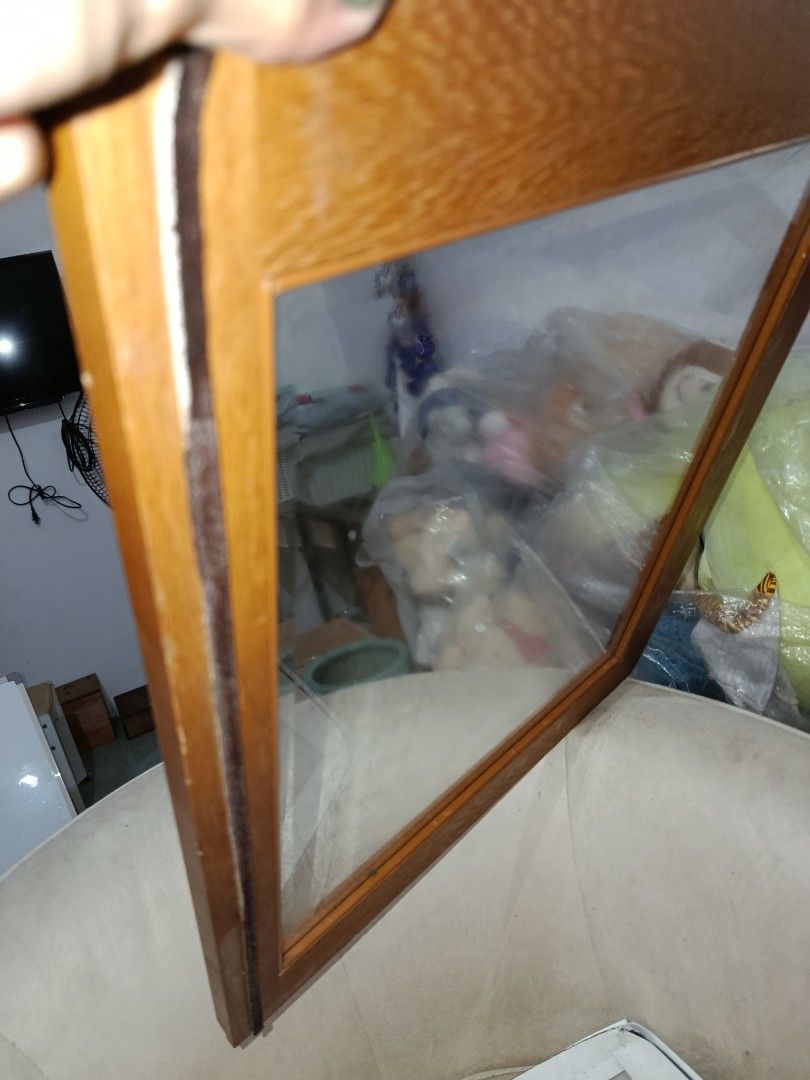 Wooden frame with thick glass (Category: Frames & Pictures) located in Quezon City. Submitted by kristal68 (Listing ID 1461788876, Image 3). Description: vintage look looks like a part of cabinet or table glass has margin.