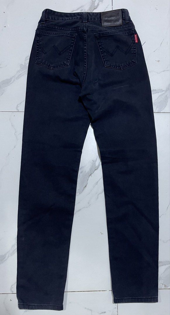 Wrangler Black Denim Jeans (Category: Jeans) located in General Santos City (Dadiangas). Submitted by angelahlim122001 (Listing ID 1461675470, Image 3). Description: - Classic black denim jeans Wrangler Denim Waist 27-28 Length 40 Hips 17 Thigh 9.5 Leg Hole 6 - Fit: Straight leg - Closure: Button and zip - Features: Two back pockets with signature stitching, leather patch on back waistband - Style: Versatile staple, easy to dress up or down.