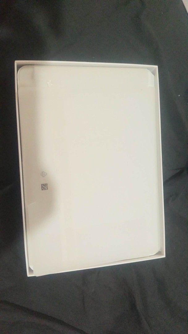 Xiaomi Pad 7 / 7 Pro Keyboard Case (Category: Cases & Sleeves) located in San Fernando. Submitted by brandeddeclutter. (Listing ID 1461594318, Image 2). Description: - Original Xiaomi Keyboard Case - Compatible with Pad 7 or 7 Pro - Color: White - Magnetic Attachment - Protects your tablet - Provides a typing experience - Folds into a convenient stand - Clean and well-maintained.