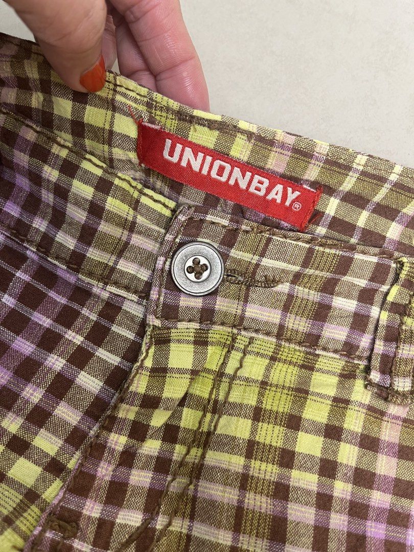 Y2k 00s checkered lowrise microshorts (Category: Shorts) located in Caloocan City. Submitted by onlyfromthepast (Listing ID 1461706254, Image 3). Description: 00s checkered lowrise micro shorts 9/10 condition Size 1 on tag Measurements 15.5x 8 inches Rise 7 inches ✅My bio before purchasing tia💕 ✅ All items are fresh from bales, Pls expect dirt,dust or stains .