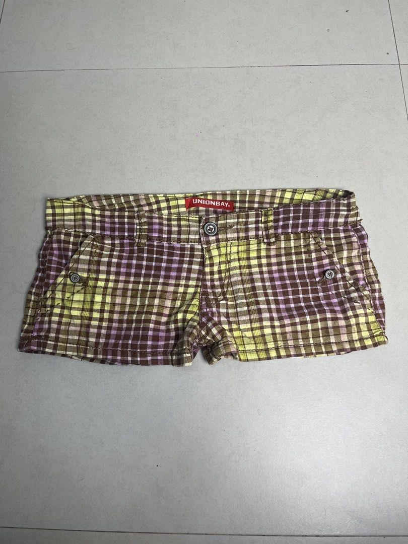 Y2k 00s checkered lowrise microshorts (Category: Shorts) located in Caloocan City. Submitted by onlyfromthepast (Listing ID 1461706254, Image 1). Description: 00s checkered lowrise micro shorts 9/10 condition Size 1 on tag Measurements 15.5x 8 inches Rise 7 inches ✅My bio before purchasing tia💕 ✅ All items are fresh from bales, Pls expect dirt,dust or stains .