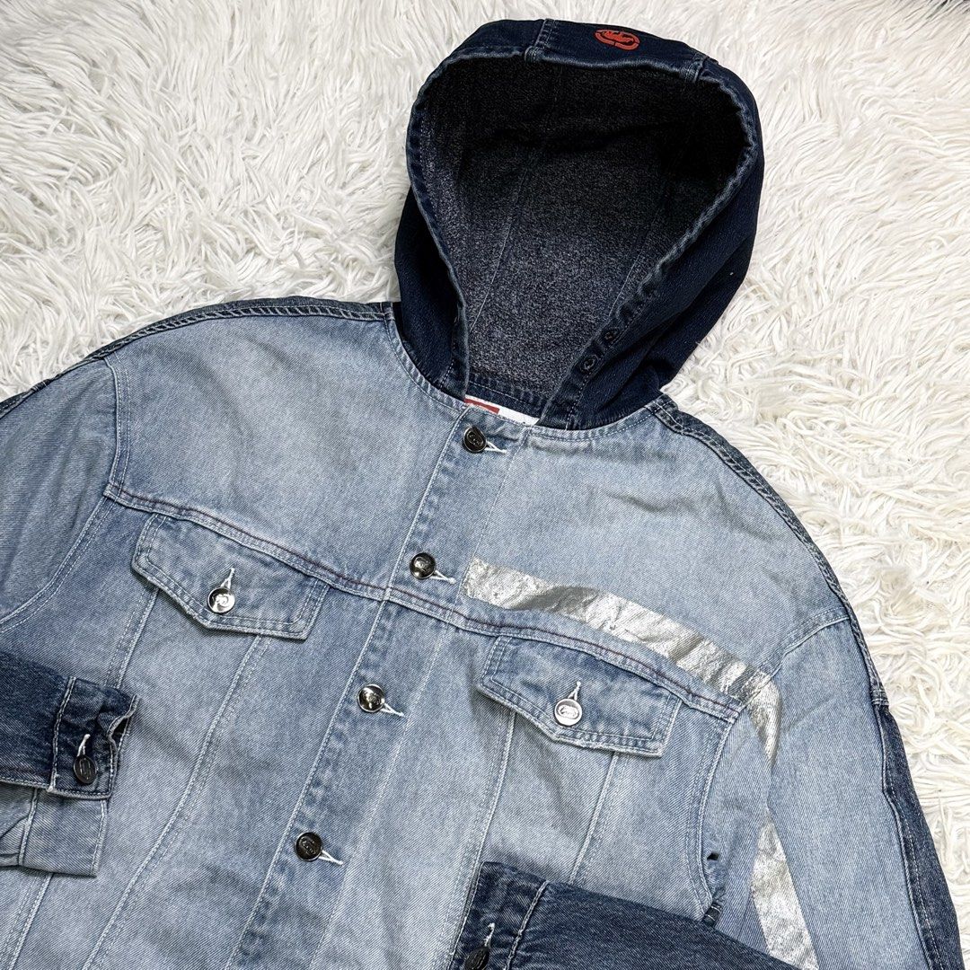 Y2k / hiphop / ecko (Category: Coats, Jackets and Outerwear) located in Baguio. Submitted by sellingtonshop (Listing ID 1461590861, Image 2). Description: r22. Ecko hooded denim jacket Size: S fits M Dimes: 28*22 Condition: very good Issue: signs of usage on its silver tape Mine: 780 Steal: 880 Grab: 980.