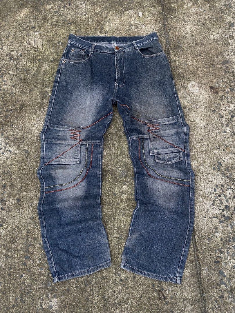 Y2K BAGGY PANTS (Category: Jeans) located in Manila. Submitted by thrifttodays. (Listing ID 1461743795, Image 3). Description: Y2K BAGGY PANTS GOOD CONDITION PANG SWABEHAN MO 32 42 9 .