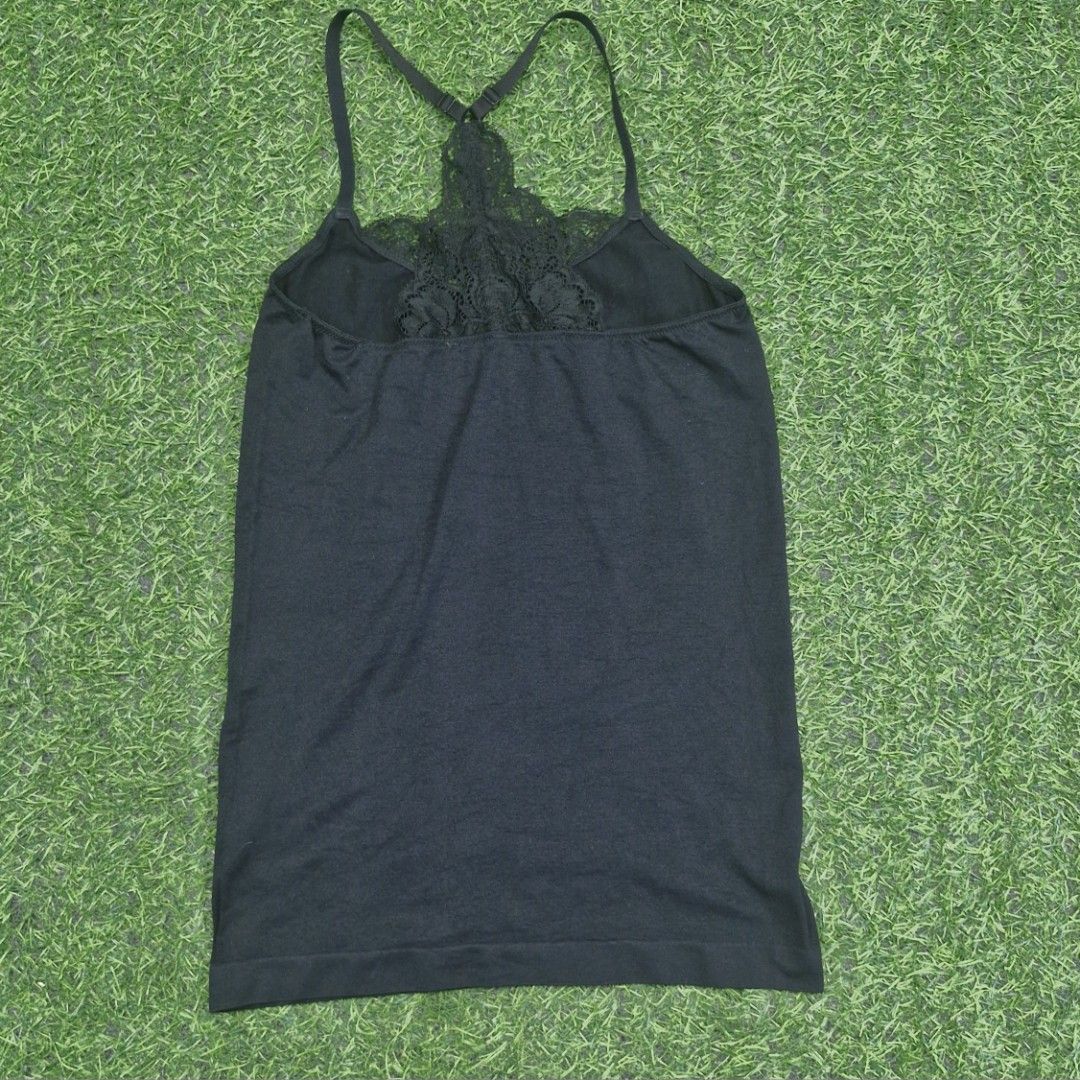 Y2k Bebe camii (Category: Sleeveless) located in Pili. Submitted by the_g_thrift (Listing ID 1461707156, Image 2). Description: size large on tag width:15 minimal hairline sa print.