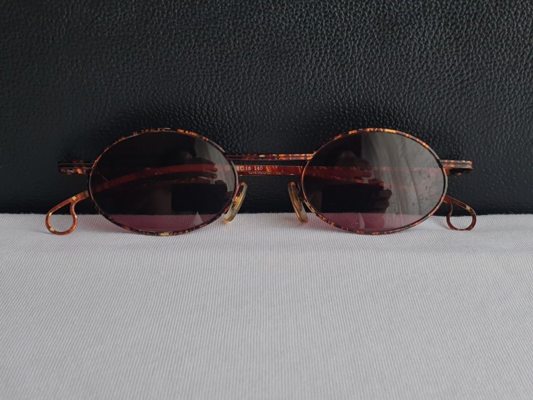 Y2K Cariso Oval Sunglasses (Category: Sunglasses & Eyewear) located in Quezon City. Submitted by WasalakTwo (Listing ID 1461728207, Image 2). Description: Bought in Korea High quality Goodcondition Still presentable Open for delivery nationwide.