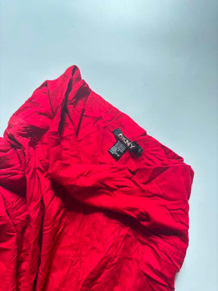Y2k DKNY red skirt (Category: Skirts) located in San Enrique. Submitted by getsthrift (Listing ID 1461754737, Image 2). Description: 26-34 l30.