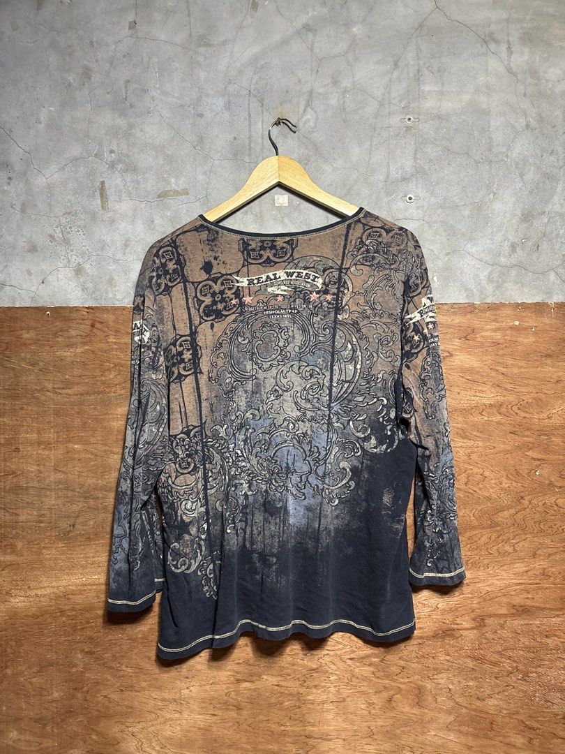 Y2K Real West Longsleeve (Category: Tshirts & Polo Shirts ) located in Aparri. Submitted by bry_thrifts (Listing ID 1461725169, Image 2). Description: Width: 25” Length: 26” Color rate: 9.8/10 Condition: 9.8/10 Issue: None.