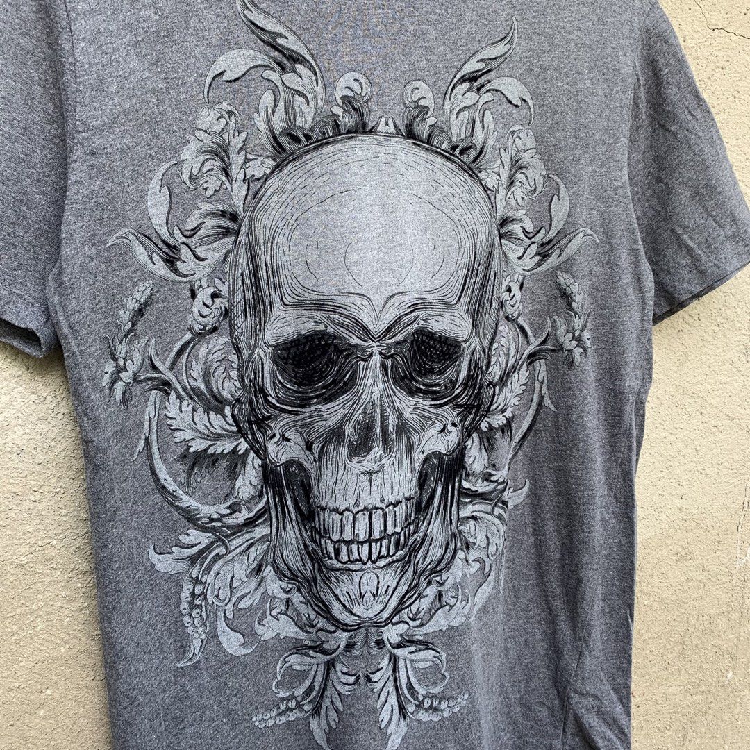 Y2k Zara Man Big Skull Graphic Tee (Category: Formal Shirts) located in Sindangan. Submitted by holy_thrift (Listing ID 1461645295, Image 3). Description: - Y2k Zara Man Big Skull Graphic Tee - width / 18.5 - length / 27.5 - issue / nasa last pic pinhole - free shipping.